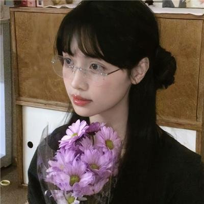 带子狼 在那双小手中